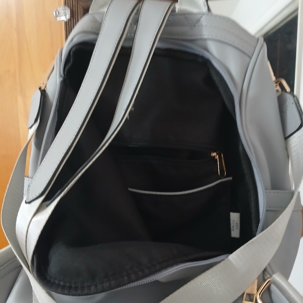 Women's Purse/Backpack - Picture 5 of 8